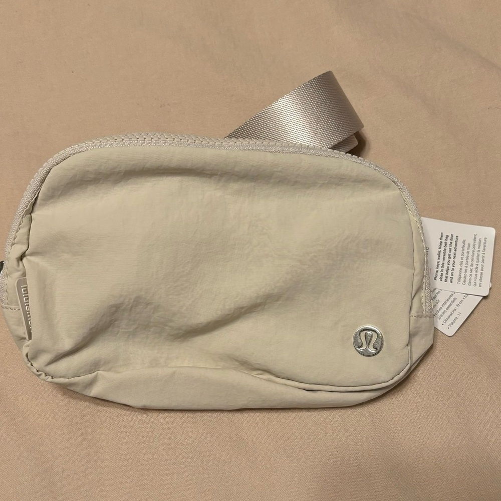 NWT Lululemon Everywhere Bag 1L in White Opal